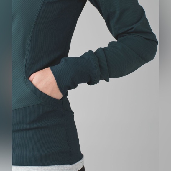 Lululemon In Flux Reversible Jacket- Dark Fuel/ Size 6 - Picture 5 of 13